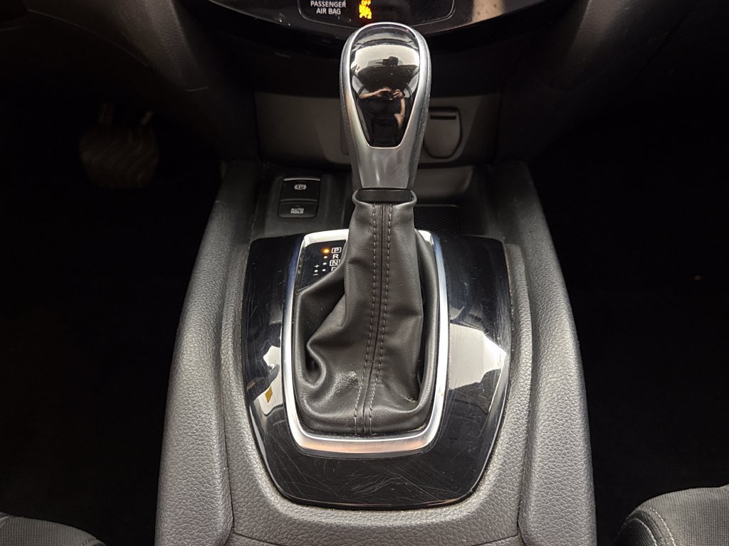 Used 2019 Nissan Rogue SV w/ Premium Package FWD image 19