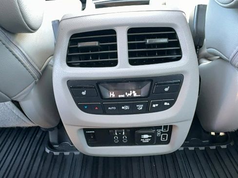 Used 2019 Honda Pilot Touring image 16