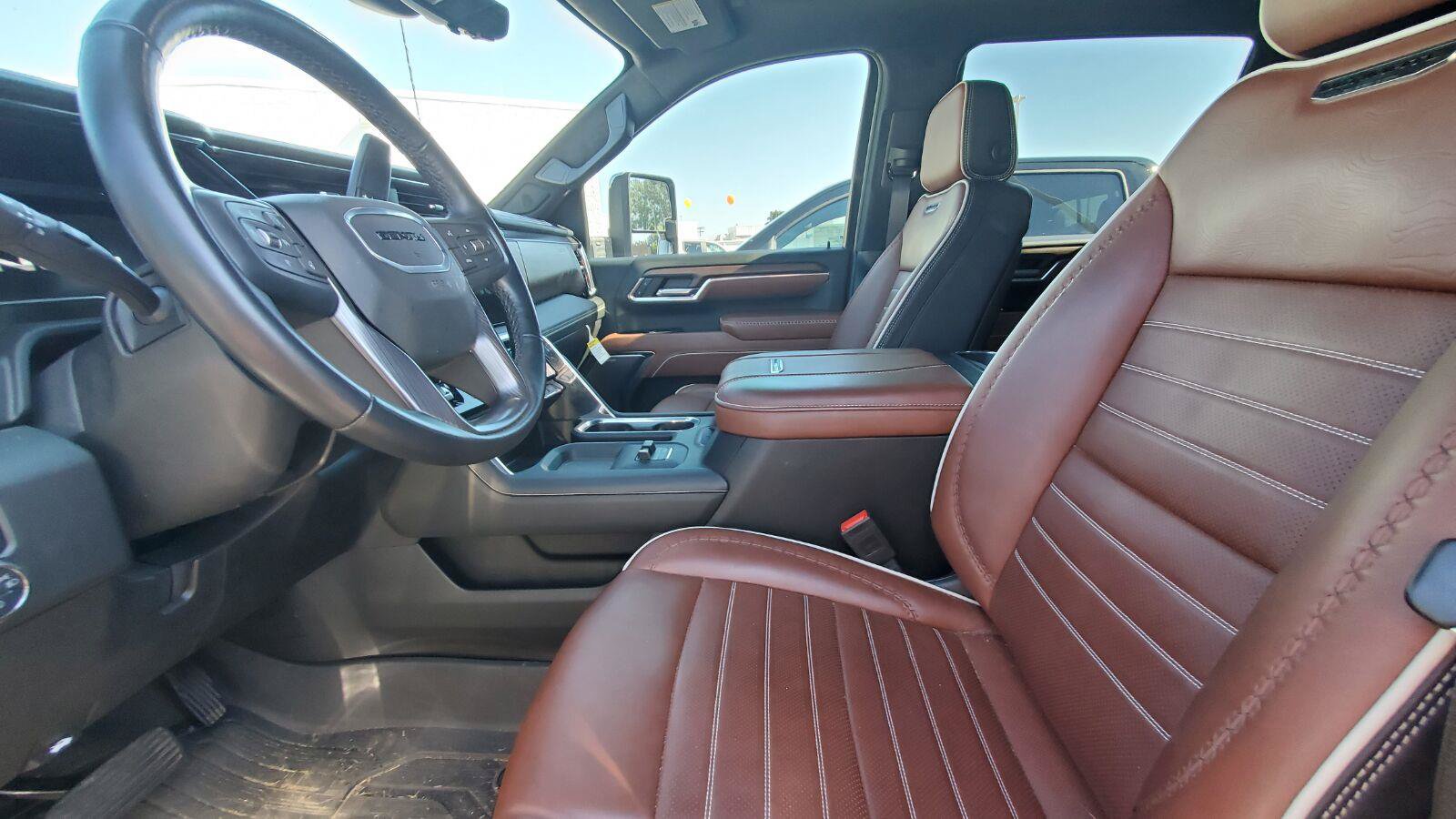 Used 2024 GMC Sierra 2500 Denali Ultimate AWD/4WD image 3