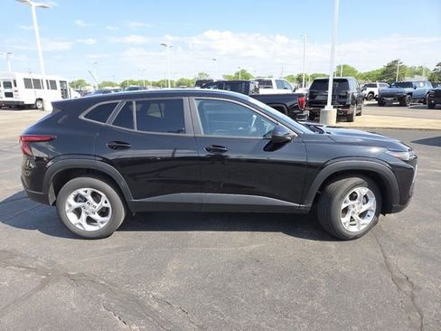 Used 2024 Chevrolet Trax LS w/ LS Convenience Package FWD image 20
