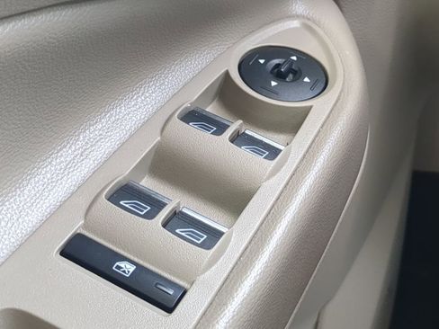 Used 2019 Ford Escape SE image 24