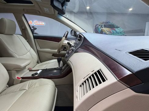 Used 2011 Toyota Avalon Limited FWD image 36