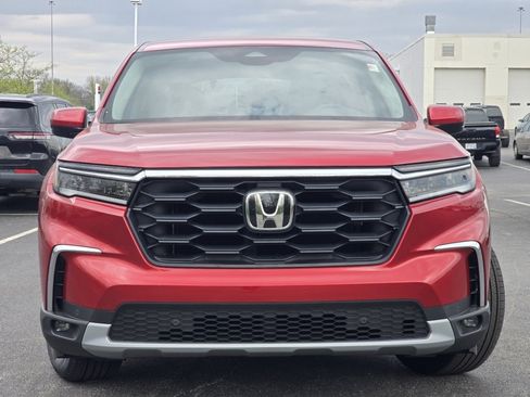 Used 2025 Honda Pilot EX-L image 11