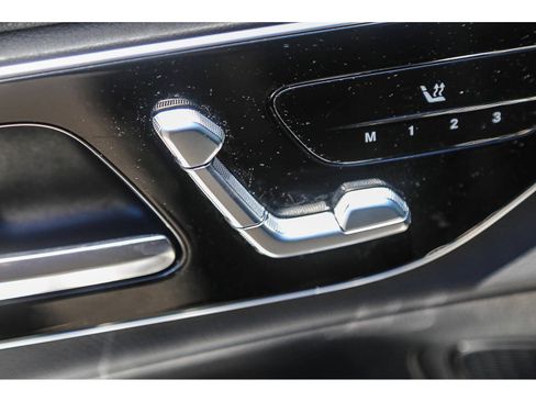 Used 2025 Mercedes-Benz GLC 350e 4MATIC image 19