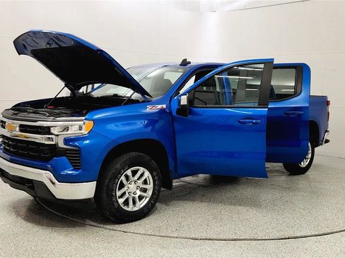 Used 2023 Chevrolet Silverado 1500 LT w/ Z71 Off-Road Package AWD/4WD image 10