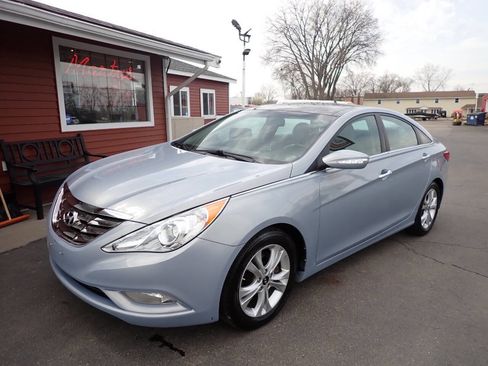 Used 2012 Hyundai Sonata Limited w/ Navigation Pkg image 3