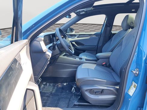 New 2025 Volkswagen Tiguan SE R-Line image 12