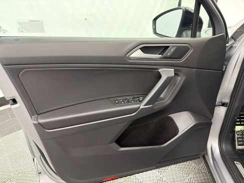 Used 2020 Volkswagen Tiguan SE R-Line FWD image 11
