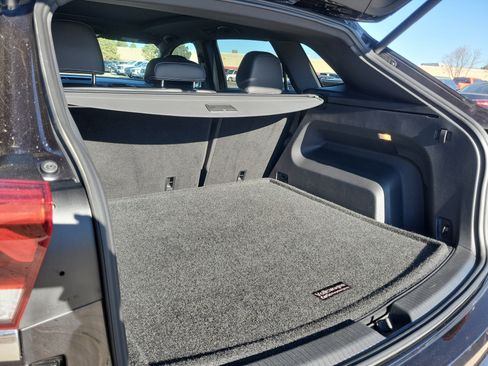 Used 2021 Volkswagen Atlas Cross Sport SE w/ Panoramic Sunroof Package image 23