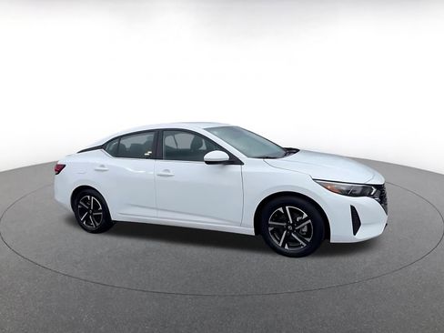 Used 2025 Nissan Sentra SV image 2