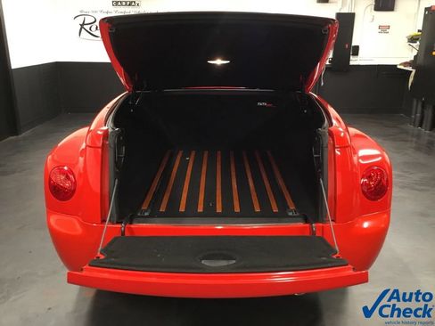 Used 2005 Chevrolet SSR w/ Preferred Equipment Group RWD image 23