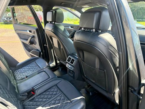 Used 2018 Audi SQ5 Premium Plus w/ Navigation Package AWD/4WD image 25