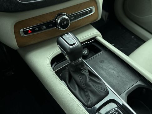 Used 2022 Volvo XC90 T6 Momentum w/ Advanced Package image 21