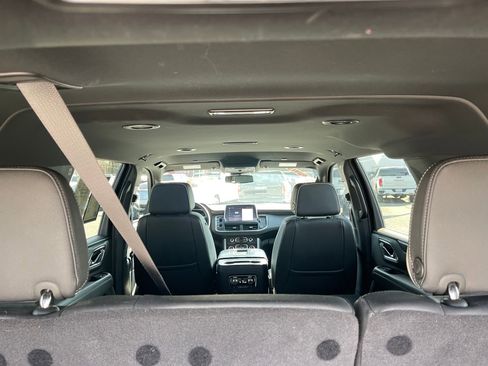 Used 2024 GMC Yukon XL SLT w/ SLT Luxury Package image 24