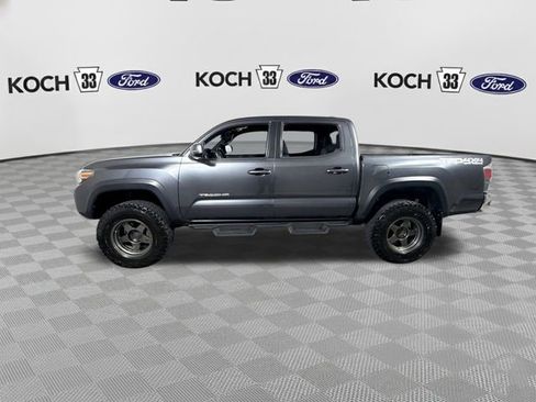 Used 2021 Toyota Tacoma TRD Off-Road image 5
