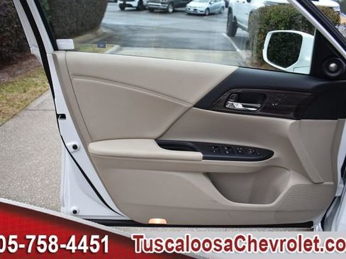 Used 2017 Honda Accord Touring image 17