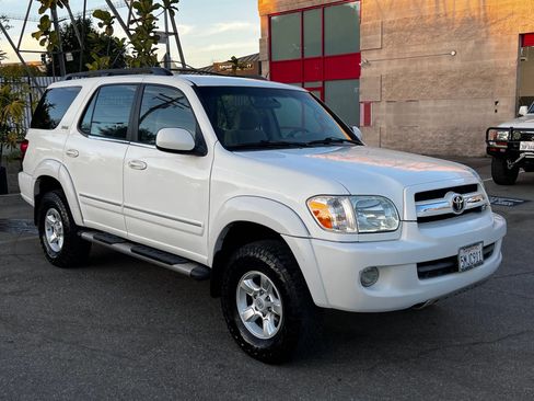 Used 2005 Toyota Sequoia SR5 image 4