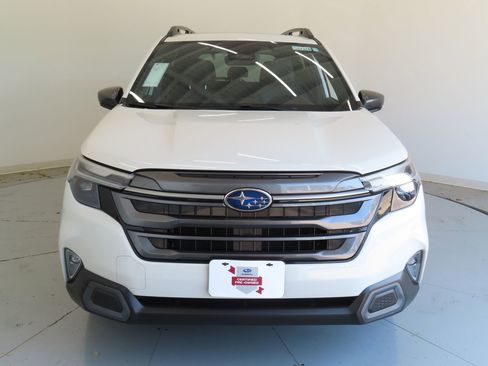 Used 2025 Subaru Forester Limited image 10