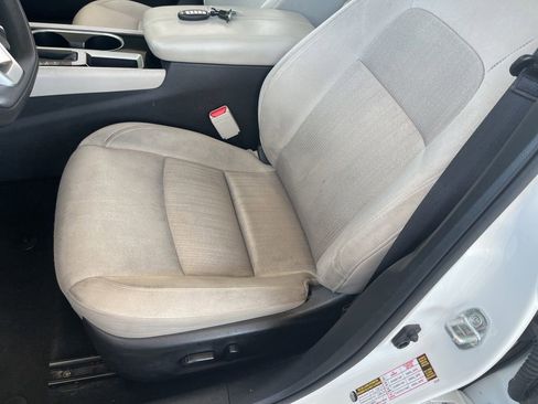 Used 2024 Nissan Altima 2.5 SV FWD image 7