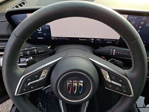 Used 2025 Buick Envision Avenir image 24