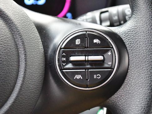 Used 2025 Kia Soul LX w/ LX Technology Package image 22