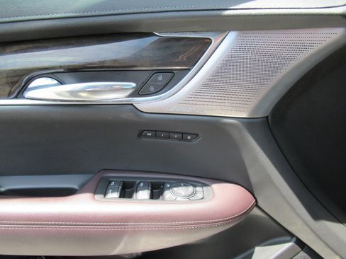 Used 2022 Cadillac XT6 Premium Luxury w/ Technology Package FWD image 20