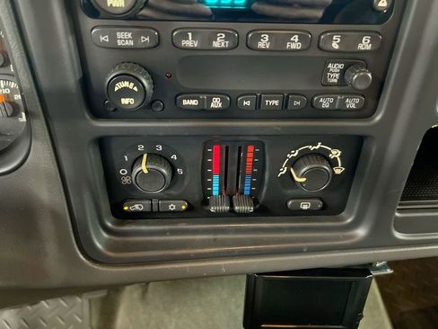 Used 2006 GMC Sierra 1500 SLE w/ Light Duty Power Package AWD/4WD image 15