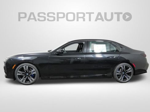 Used 2025 BMW i7 eDrive50 w/ M Sport Package RWD image 2
