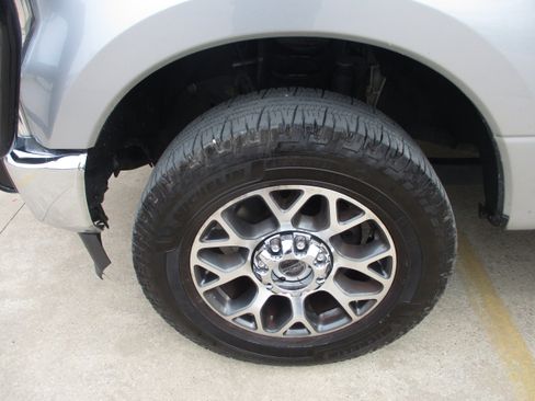 Used 2022 Ford F350 Lariat w/ Lariat Ultimate Package image 3