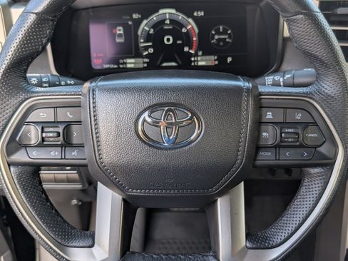 Used 2025 Toyota Tundra Limited AWD/4WD image 18
