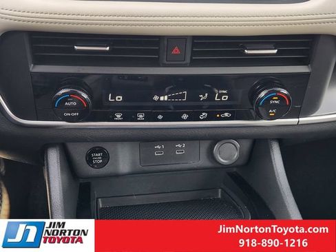 Used 2025 Nissan Rogue SV FWD image 19