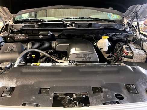 Used 2019 RAM 1500 Express image 10