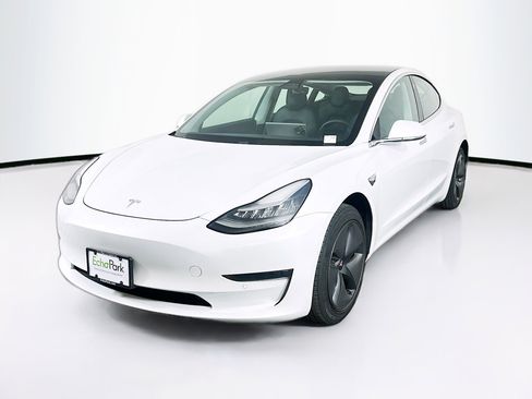 Used 2020 Tesla Model 3 Standard Range Plus image 3