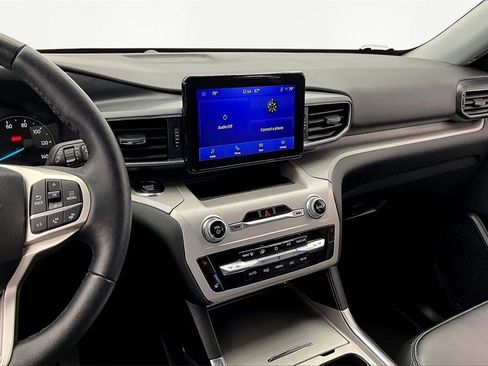 Used 2023 Ford Explorer XLT w/ Equipment Group 202A image 6