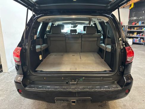 Used 2019 Toyota Sequoia Limited w/ Safety & Convenience Package AWD/4WD image 28