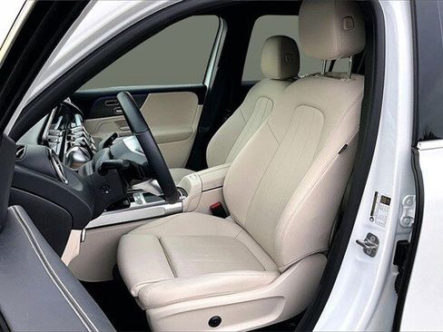 Certified 2025 Mercedes-Benz GLB 250 4MATIC image 11