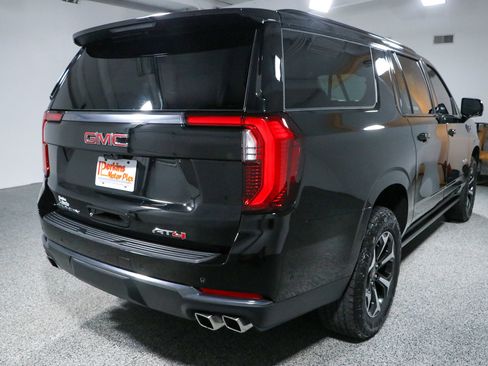 Used 2025 GMC Yukon XL AT4 w/ AT4 Premium Package AWD/4WD image 7