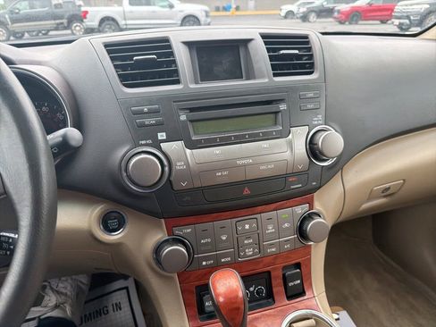 Used 2010 Toyota Highlander Limited AWD/4WD image 17