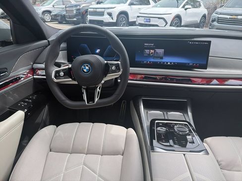 Used 2025 BMW i7 eDrive50 w/ M Sport Package RWD image 61