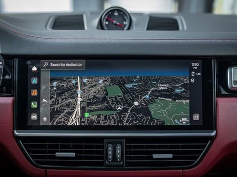 Used 2022 Porsche Cayenne Platinum Edition image 31