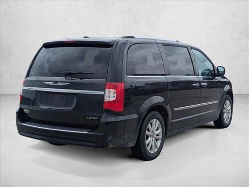 Used 2016 Chrysler Town & Country Limited Platinum image 5