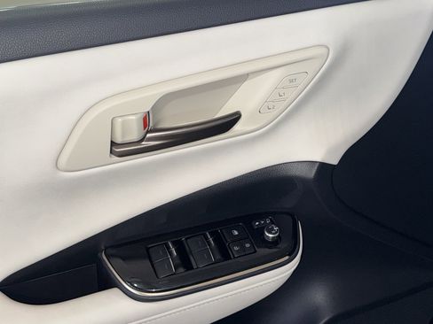 Used 2025 Toyota Crown Limited image 17