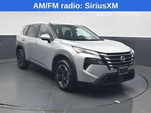 Used 2025 Nissan Rogue SV AWD/4WD image 2