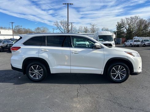 Used 2018 Toyota Highlander XLE w/ Carpet Mat Package (TMS) image 15