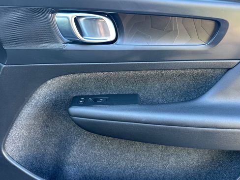 Certified 2023 Volvo XC40 Recharge Core image 20