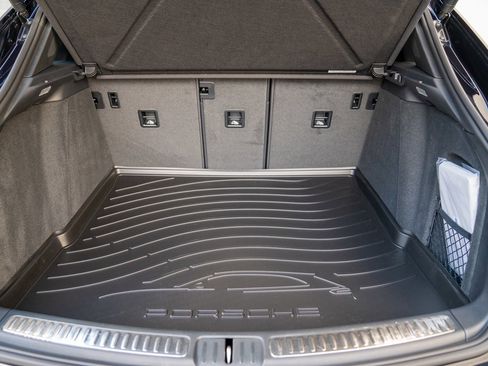 New 2025 Porsche Macan S image 24