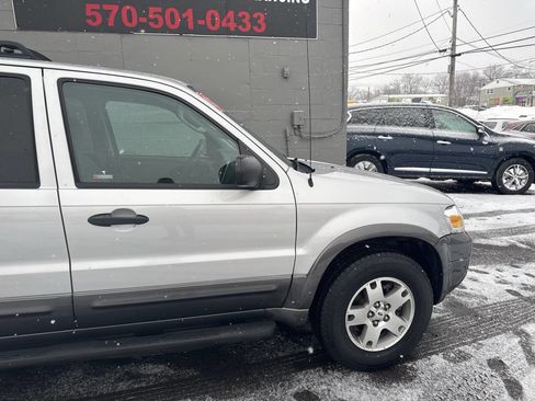 Used 2005 Ford Escape XLT image 10