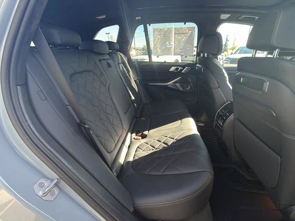 Used 2025 BMW X5 M60i AWD/4WD image 27