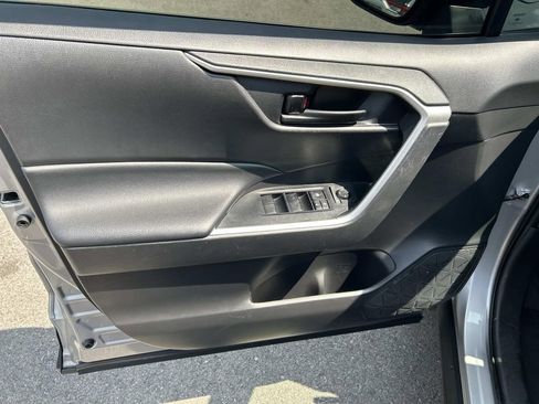 Used 2022 Toyota RAV4 LE FWD image 21