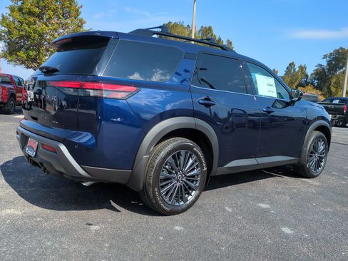 New 2026 Nissan Pathfinder SL image 4